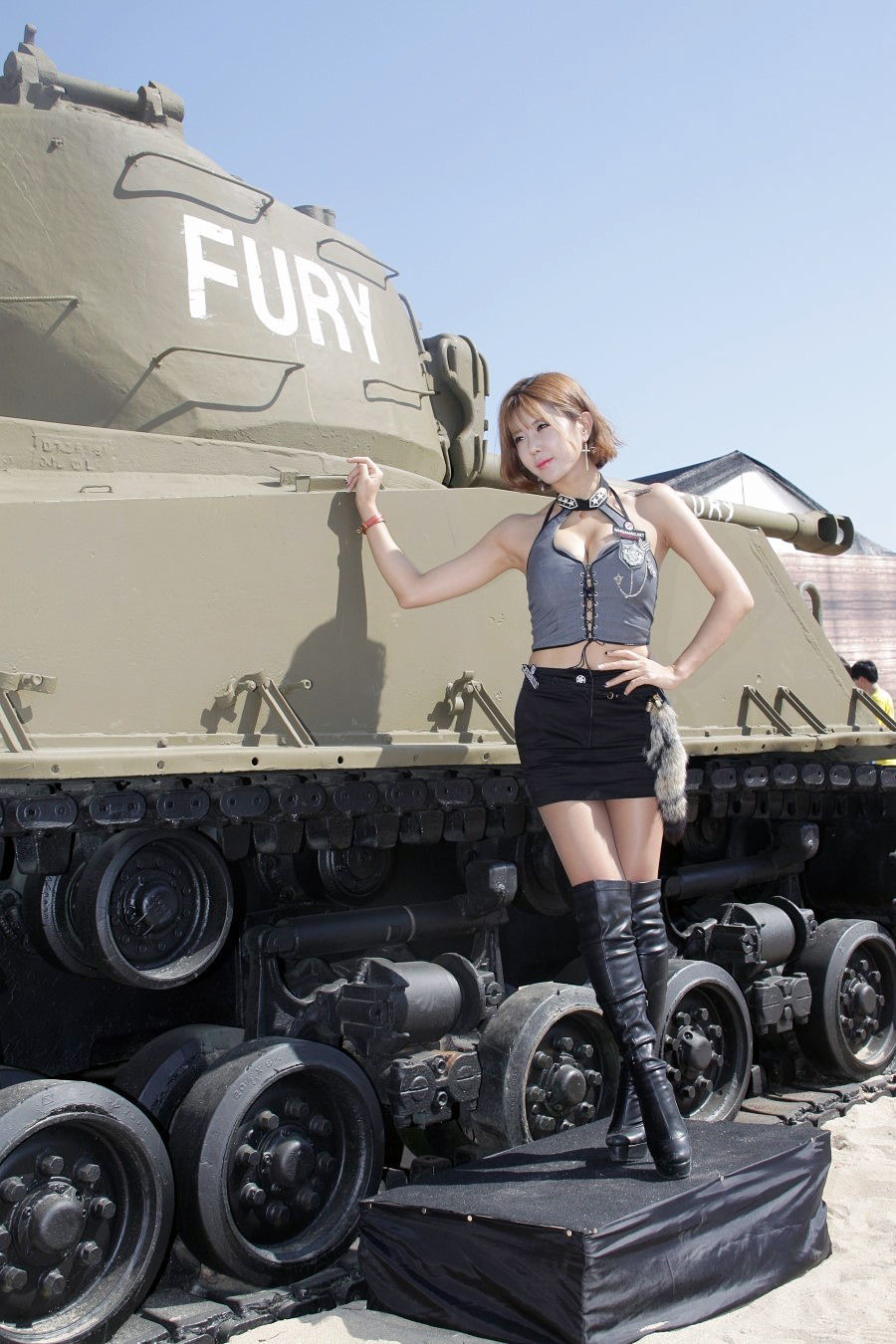 South Korea's top showgirl Xu Yunmei Busan tank world 2